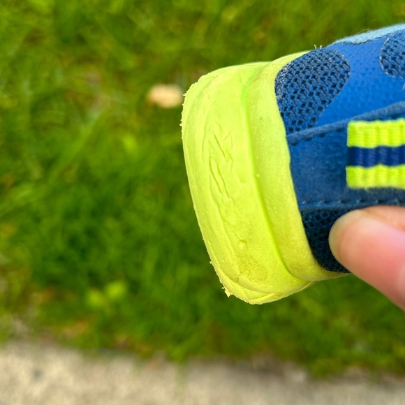 FREE ADD ON🛍️ Garanimals Blue and green elastic and Velcro sneakers Size 3c - Picture 7 of 9